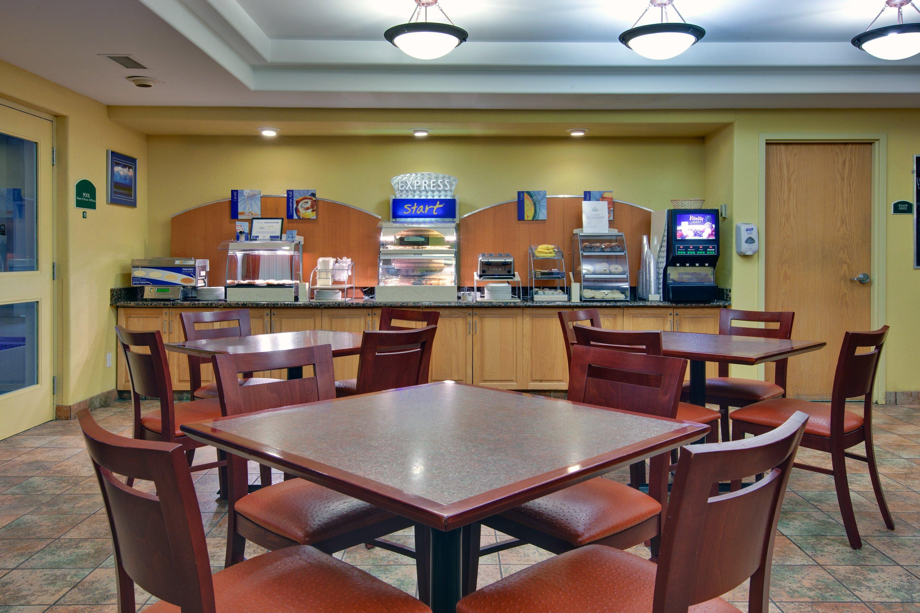 Holiday Inn Express Dryden By Ihg Bagian luar foto