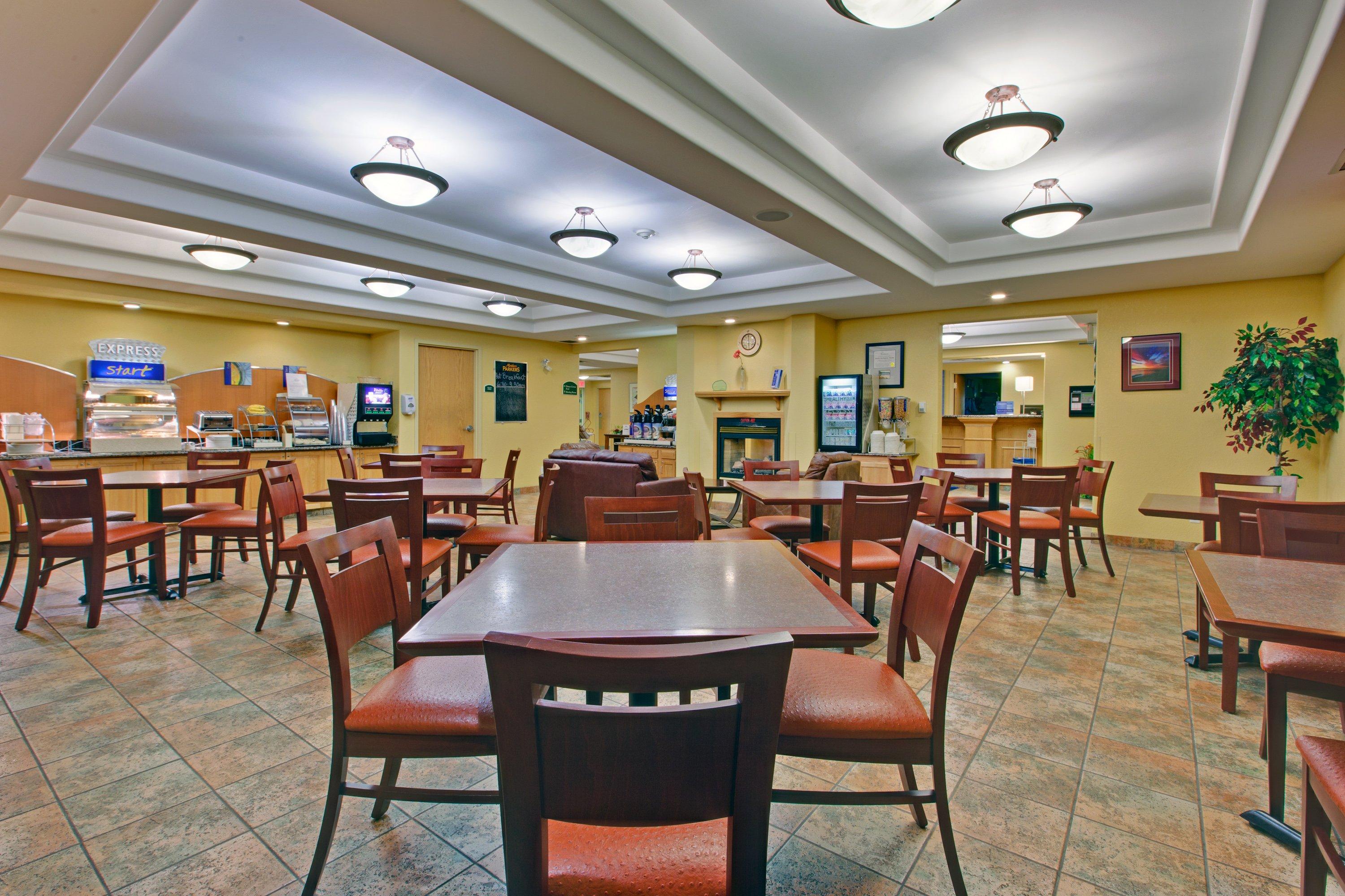 Holiday Inn Express Dryden By Ihg Bagian luar foto