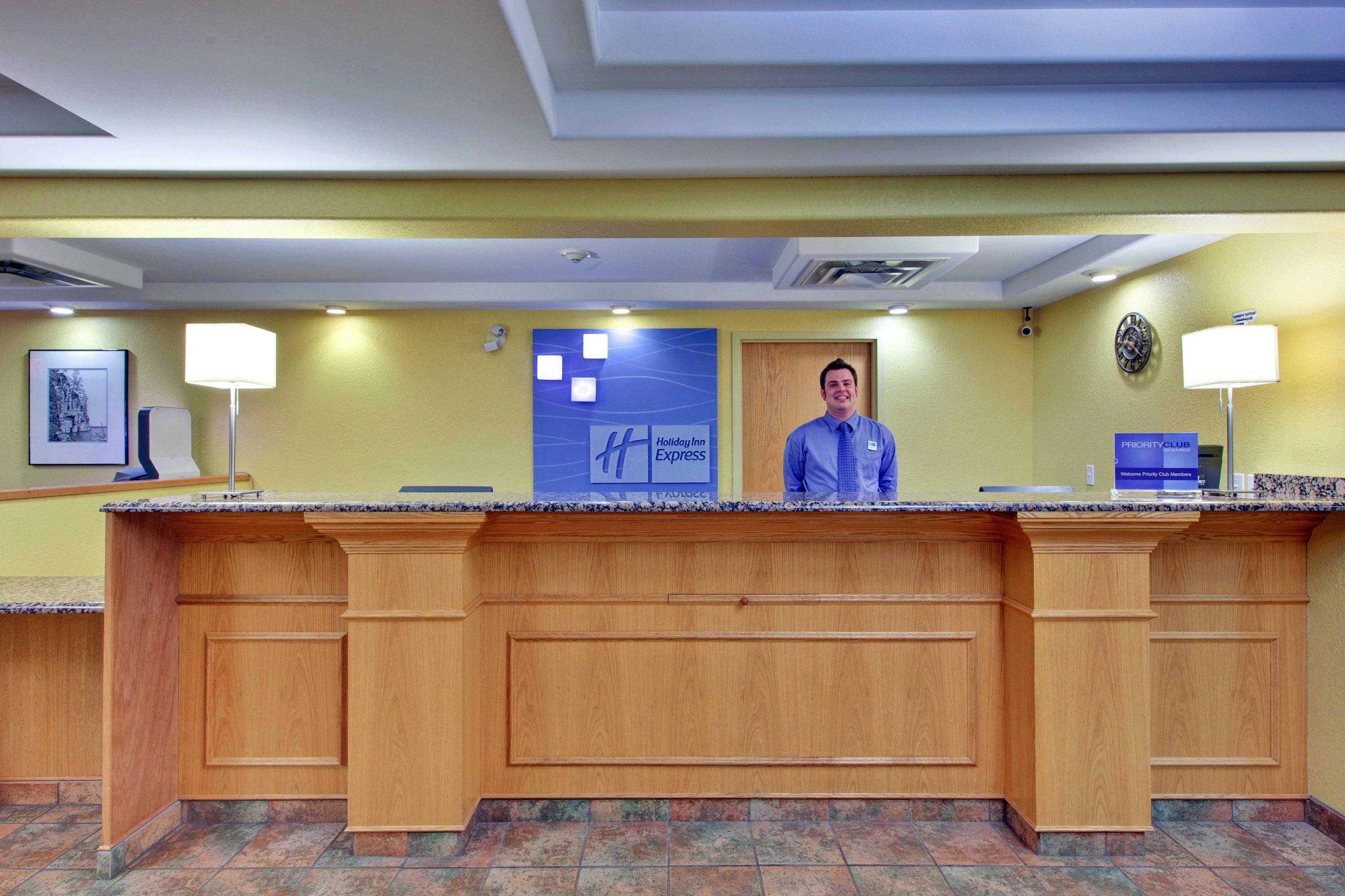 Holiday Inn Express Dryden By Ihg Bagian luar foto