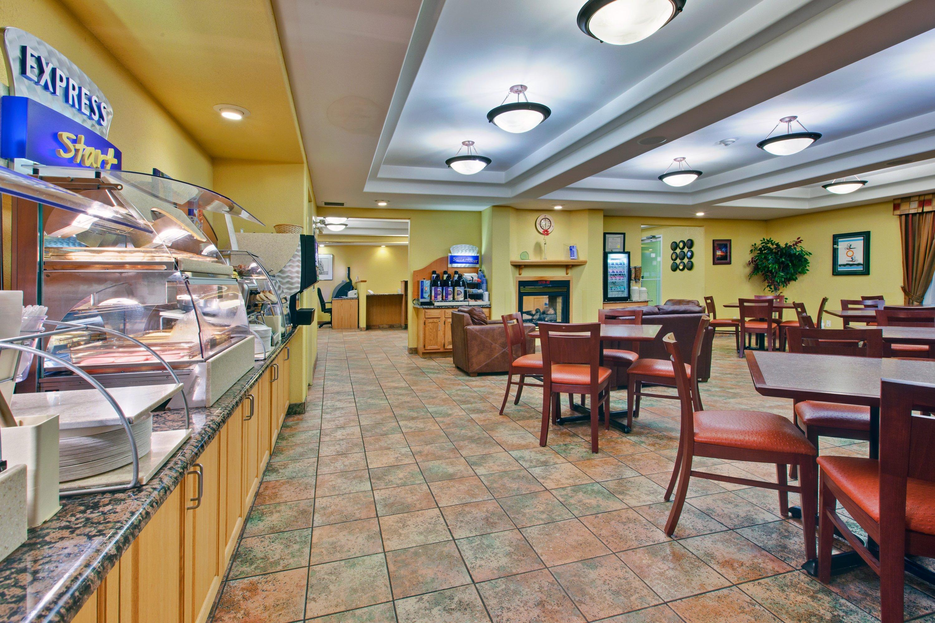 Holiday Inn Express Dryden By Ihg Bagian luar foto